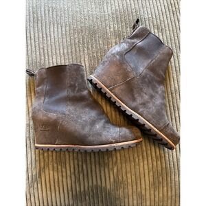 UGG Australia  Size 9 Pax Chelsea Wedge Ankle Boots Leather Waterproof Brown